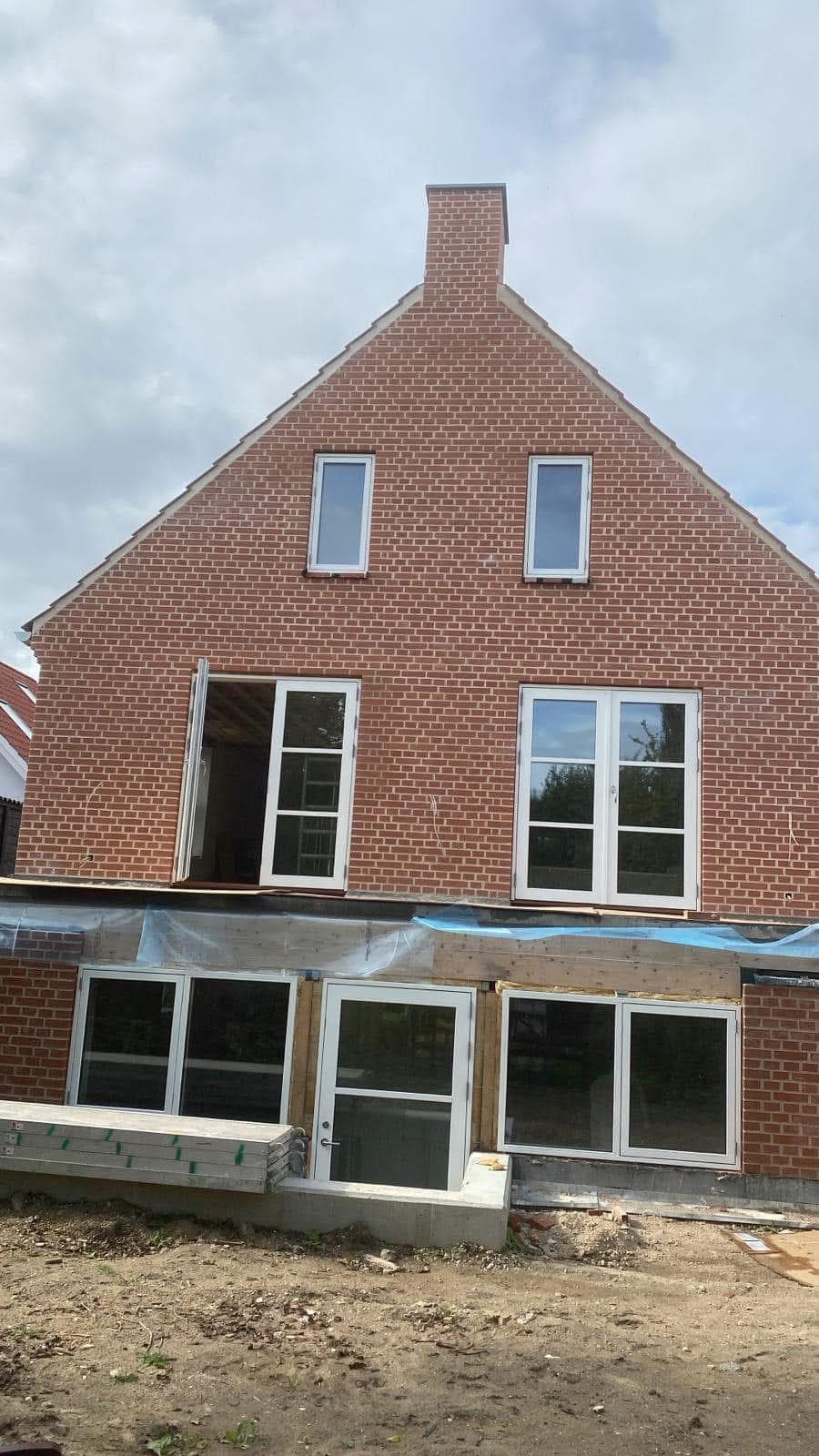 Klassisk rødt murstenshus